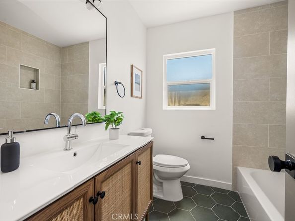 8051 Etiwanda Avenue, Reseda CA 91335