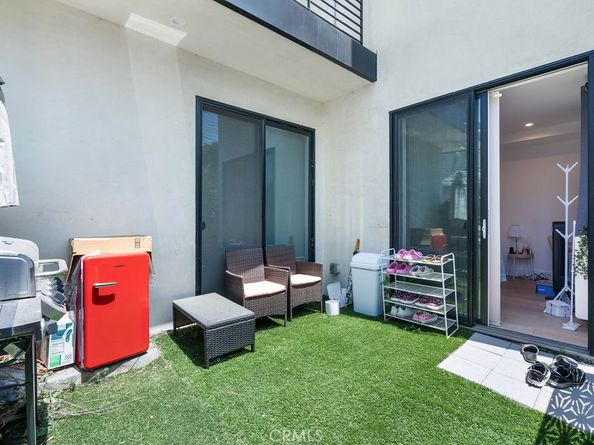 4858 Clinton Street, Los Angeles CA 90004
