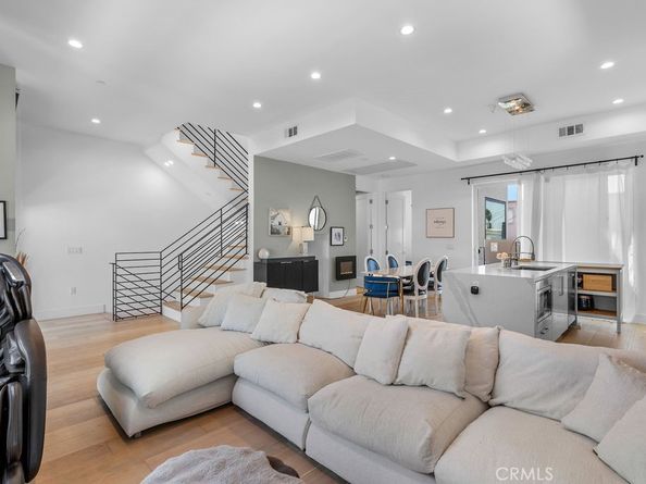 4858 Clinton Street, Los Angeles CA 90004