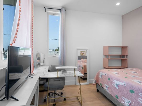 4858 Clinton Street, Los Angeles CA 90004