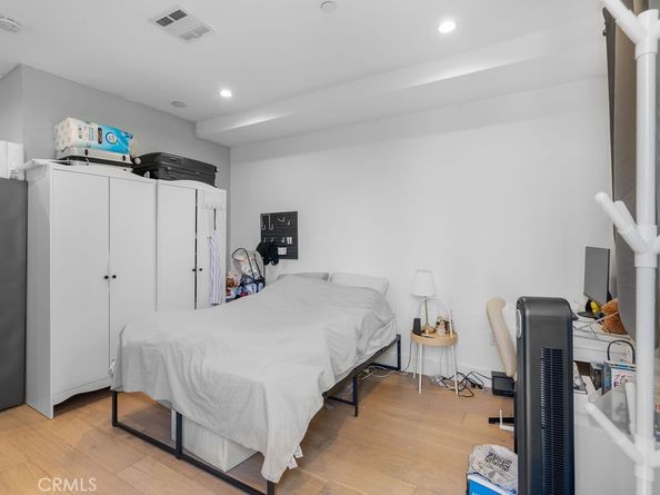 4858 Clinton Street, Los Angeles CA 90004