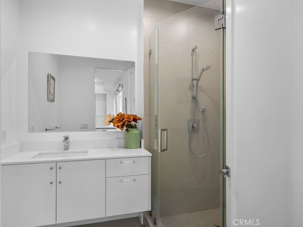 4858 Clinton Street, Los Angeles CA 90004