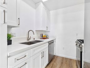 7320 Balboa Boulevard 102, Lake Balboa CA 91406