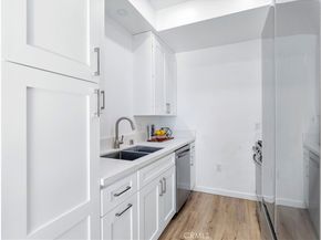 7320 Balboa Boulevard 102, Lake Balboa CA 91406
