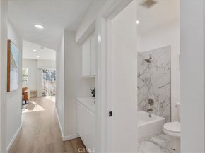 7320 Balboa Boulevard 102, Lake Balboa CA 91406
