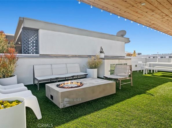 6736 W Hepburn Way, Los Angeles CA 90038