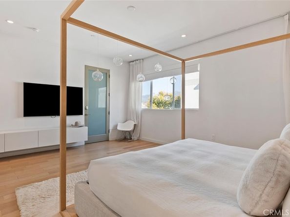 6736 W Hepburn Way, Los Angeles CA 90038