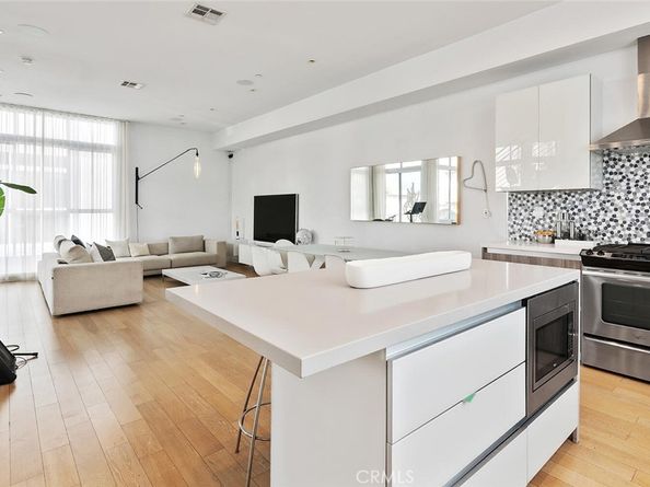 6736 W Hepburn Way, Los Angeles CA 90038