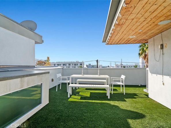6736 W Hepburn Way, Los Angeles CA 90038
