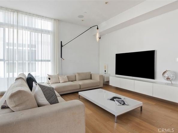 6736 W Hepburn Way, Los Angeles CA 90038