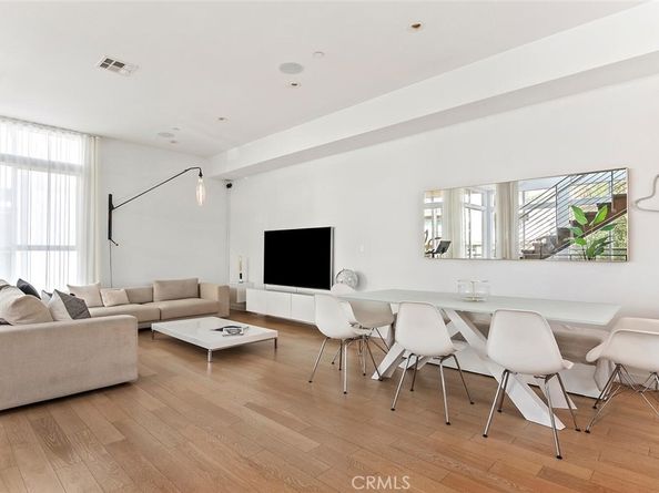 6736 W Hepburn Way, Los Angeles CA 90038