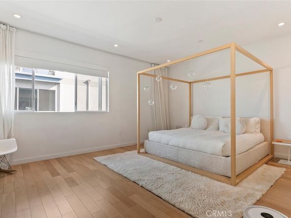 6736 W Hepburn Way, Los Angeles CA 90038