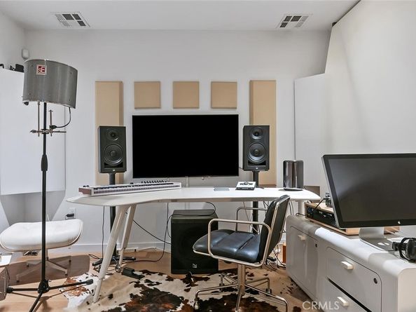 6736 W Hepburn Way, Los Angeles CA 90038