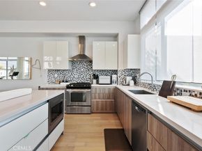 6736 W Hepburn Way, Los Angeles CA 90038