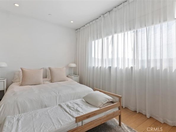6736 W Hepburn Way, Los Angeles CA 90038