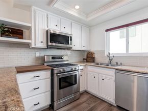 14332 Dickens 10, Sherman Oaks CA 91423