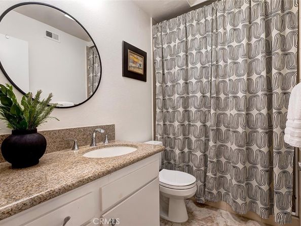 14332 Dickens 10, Sherman Oaks CA 91423