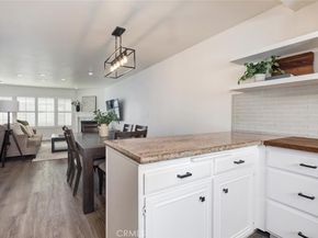 14332 Dickens 10, Sherman Oaks CA 91423