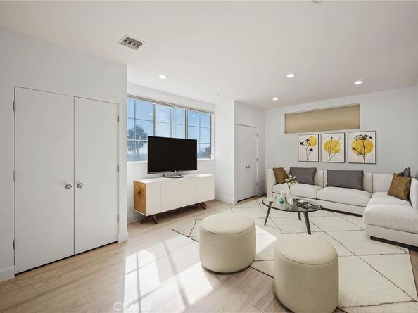 8246 Woodshill Trail, Los Angeles CA 90069