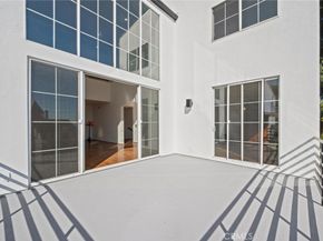 8246 Woodshill Trail, Los Angeles CA 90069