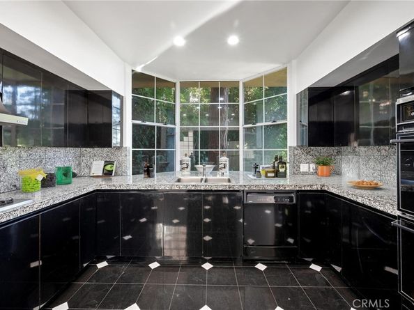 8246 Woodshill Trail, Los Angeles CA 90069