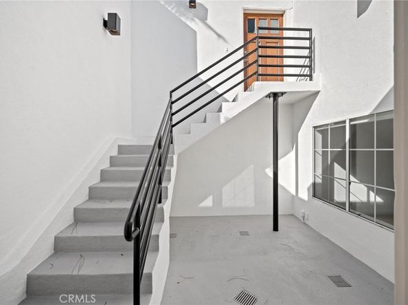 8246 Woodshill Trail, Los Angeles CA 90069