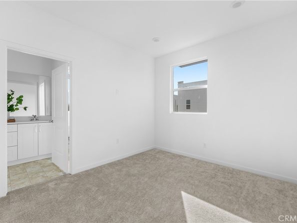 9423 1/2 N Sepulveda Blvd. 2, North Hills CA 91343