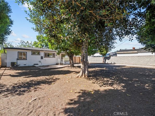 8900 Hazeltine Ave, Panorama City CA 91402
