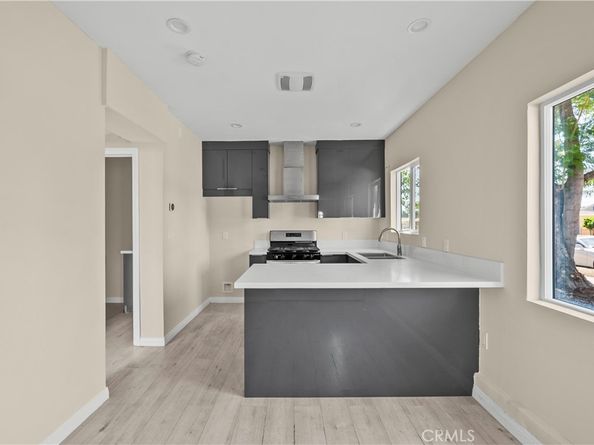 8900 Hazeltine Ave, Panorama City CA 91402