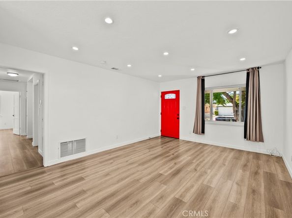8900 Hazeltine Ave, Panorama City CA 91402