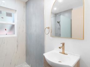 8581 Owensmouth, Canoga Park CA 91304