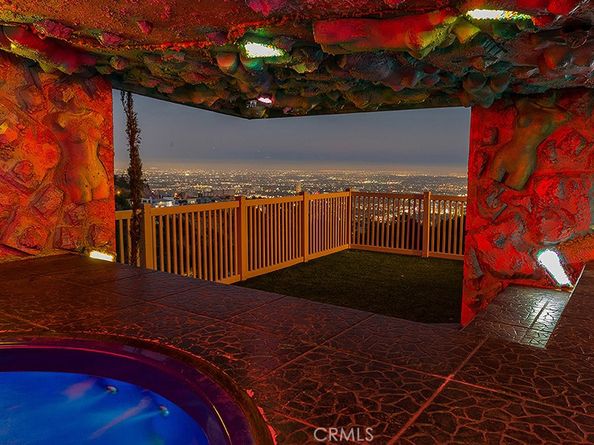 2189 Sunset Plaza Drive, Los Angeles CA 90069