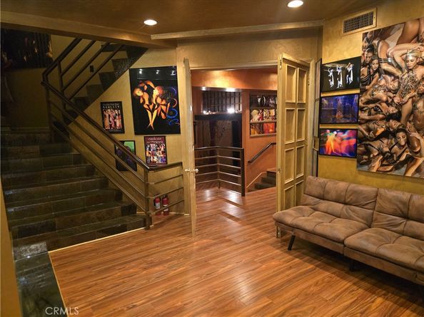 2189 Sunset Plaza Drive, Los Angeles CA 90069