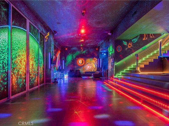 2189 Sunset Plaza Drive, Los Angeles CA 90069