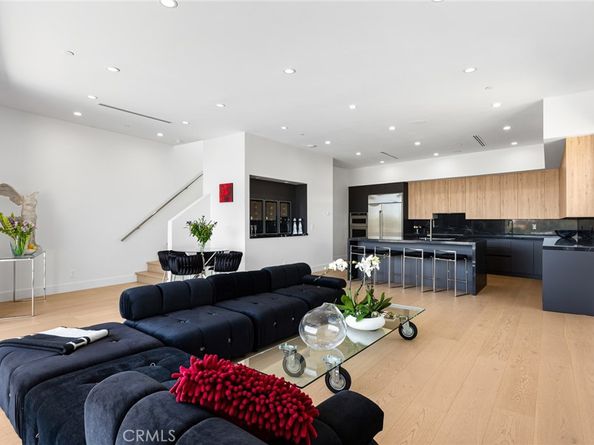 5134 Medina Road, Woodland Hills CA 91364