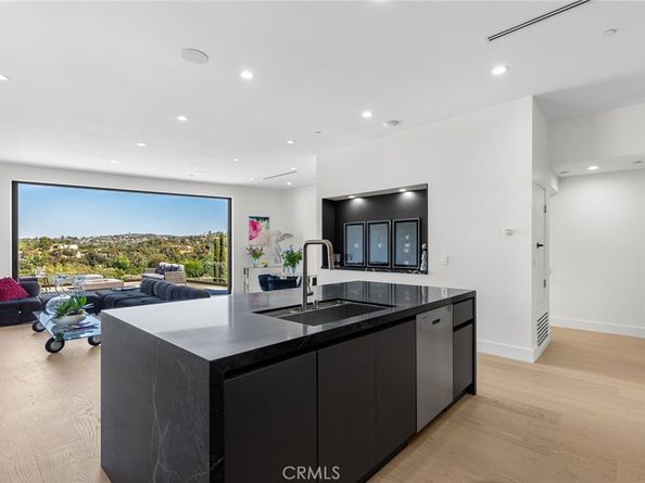 5134 Medina Road, Woodland Hills CA 91364