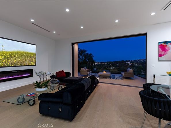 5134 Medina Road, Woodland Hills CA 91364