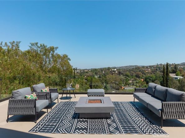 5134 Medina Road, Woodland Hills CA 91364