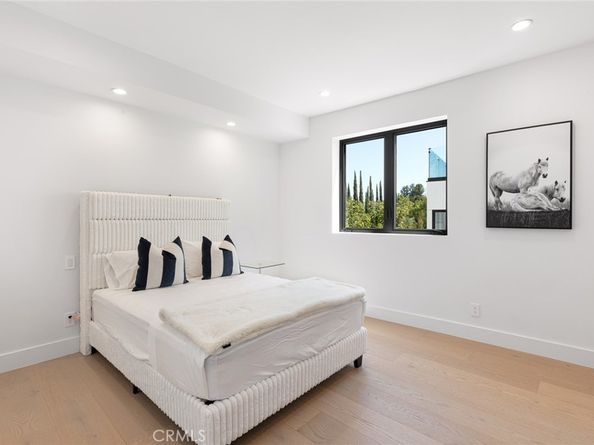 5134 Medina Road, Woodland Hills CA 91364