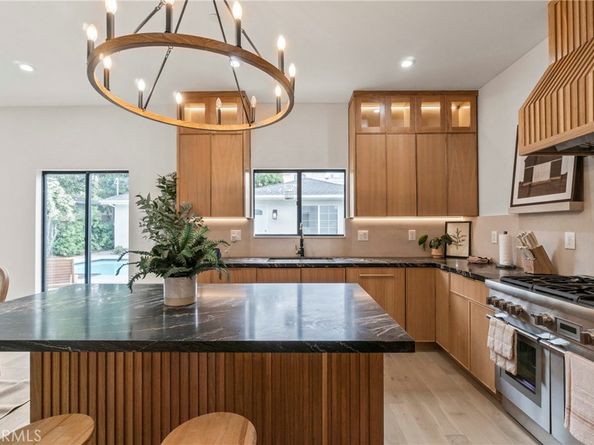 4635 Noble Avenue, Sherman Oaks CA 91403