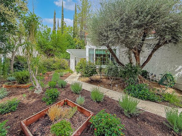 5021 Ambridge Drive, Calabasas CA 91301
