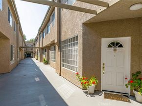18347 Saticoy Street 17, Reseda CA 91335