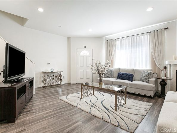 18347 Saticoy Street 17, Reseda CA 91335