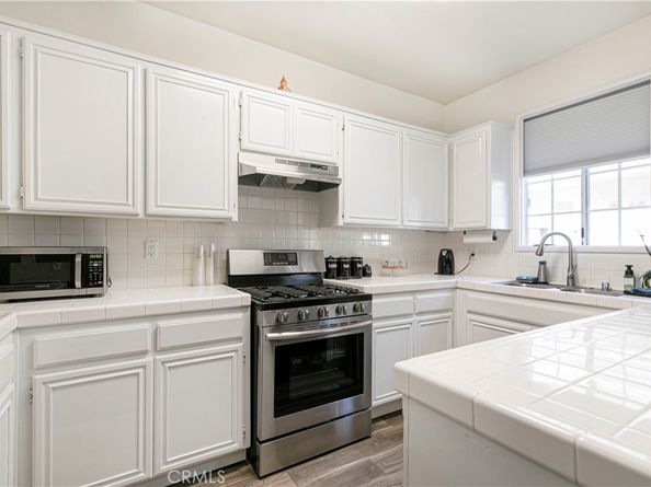 18347 Saticoy Street 17, Reseda CA 91335
