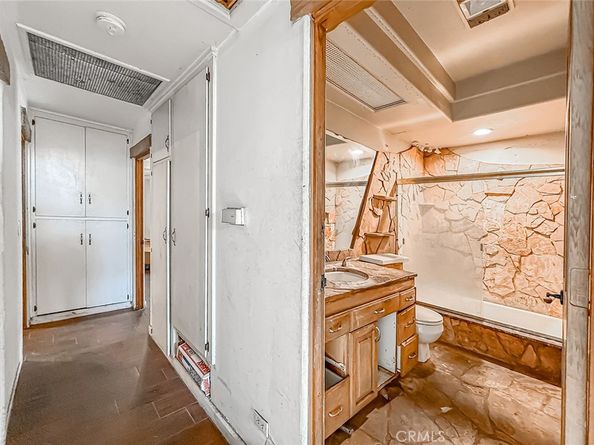 8835 Monogram Avenue, North Hills CA 91343