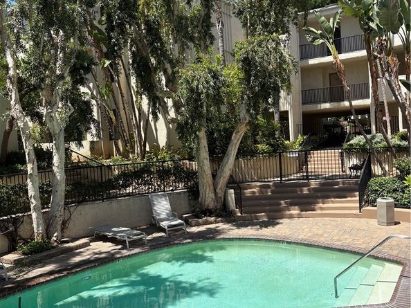 5325 Newcastle Avenue 127, Encino CA 91316