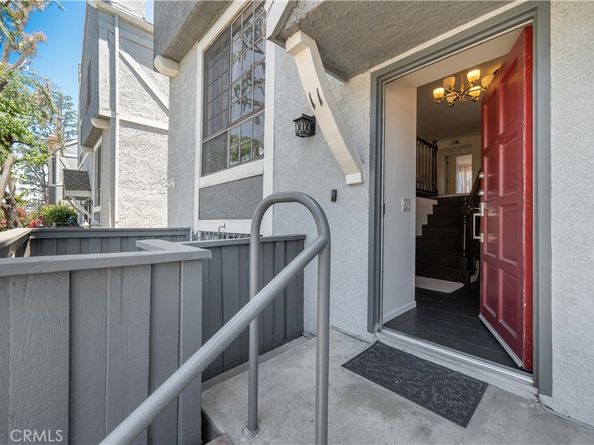 18100 Burbank Boulevard 11, Tarzana CA 91356