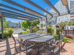 18100 Burbank Boulevard 11, Tarzana CA 91356