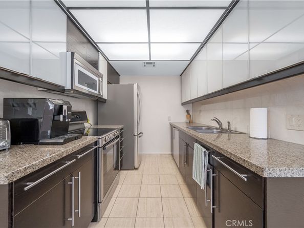 18100 Burbank Boulevard 11, Tarzana CA 91356