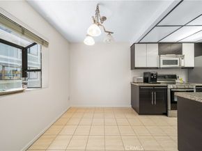 18100 Burbank Boulevard 11, Tarzana CA 91356